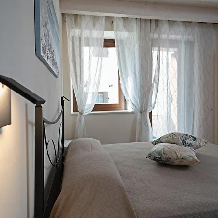 Apartment Residenza G&j - Regarda Travel *