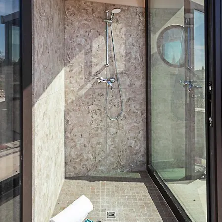 Residenza G&j - Regarda Travel Apartment