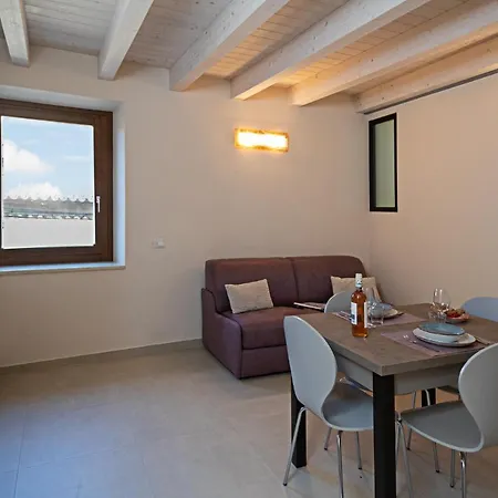 Residenza G&j - Regarda Travel Apartment