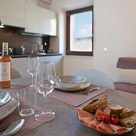 Residenza G&j - Regarda Travel * Lazise