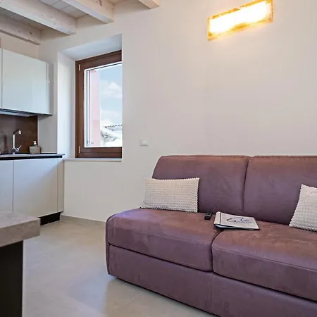 Apartment Residenza G&j - Regarda Travel